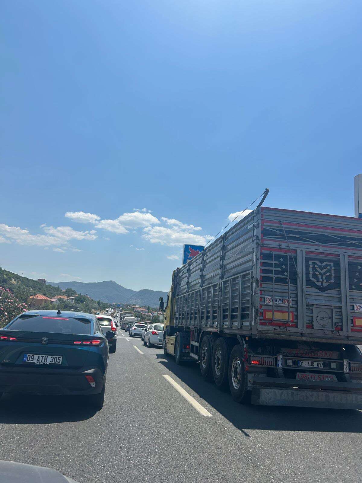 Muğla–Aydın Karayolunda Yoğun Trafik: Araç Kuyrukları Oluştu 1